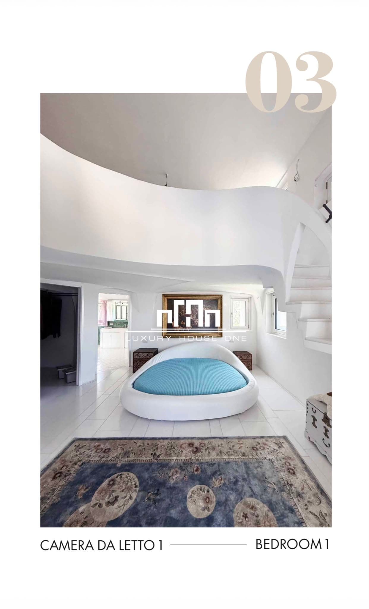 Elegante camera da letto bianca con letto circolare azzurro, tappeto decorato e architettura moderna sinuosa.